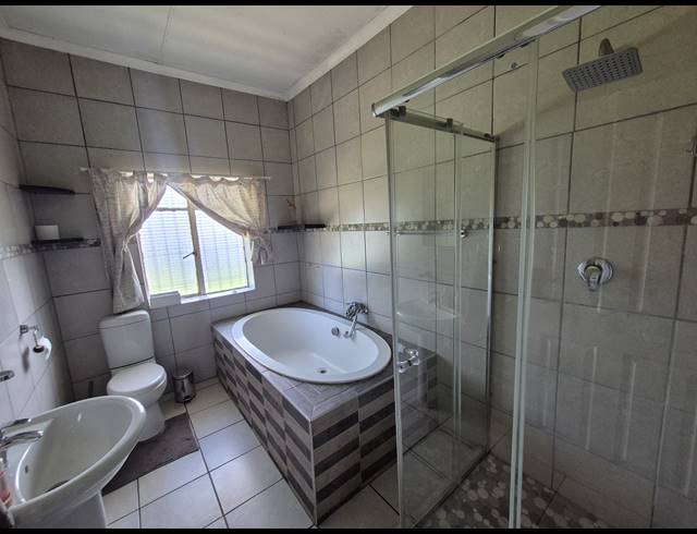 3 BEDROOM HOUSE TO LET IN BRENTHURST